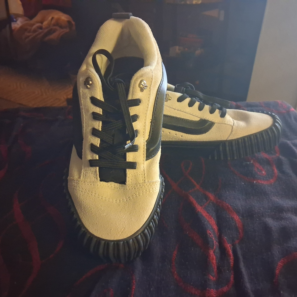 Vans Cream Suede Sneakers with Black Stripe and Sole - Picture 3 of 4